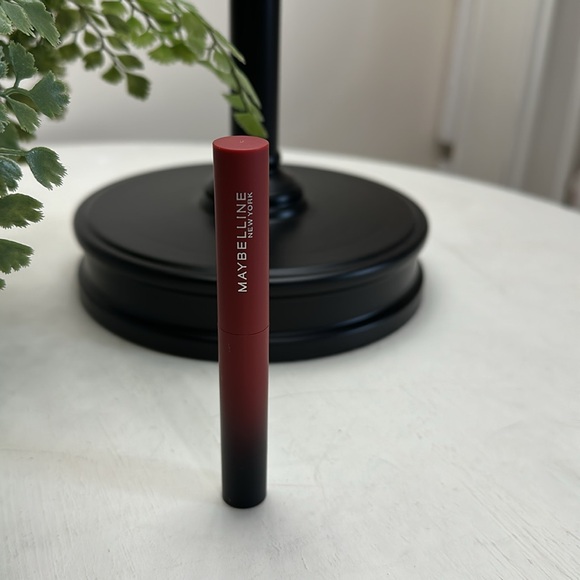 Maybelline ultimatte lipstick - Picture 1 of 3